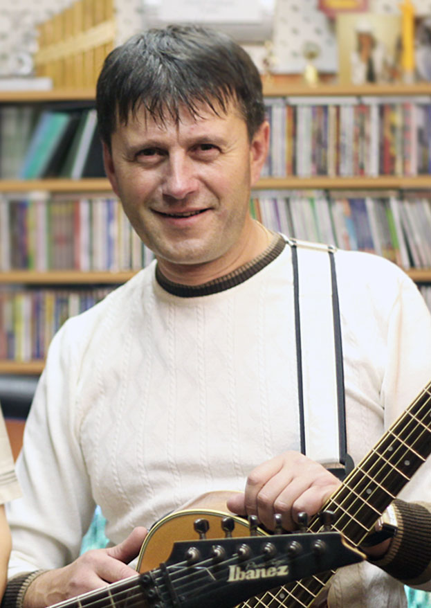 Автор-исполнитель Владимир Докукин (г. Волчанск).